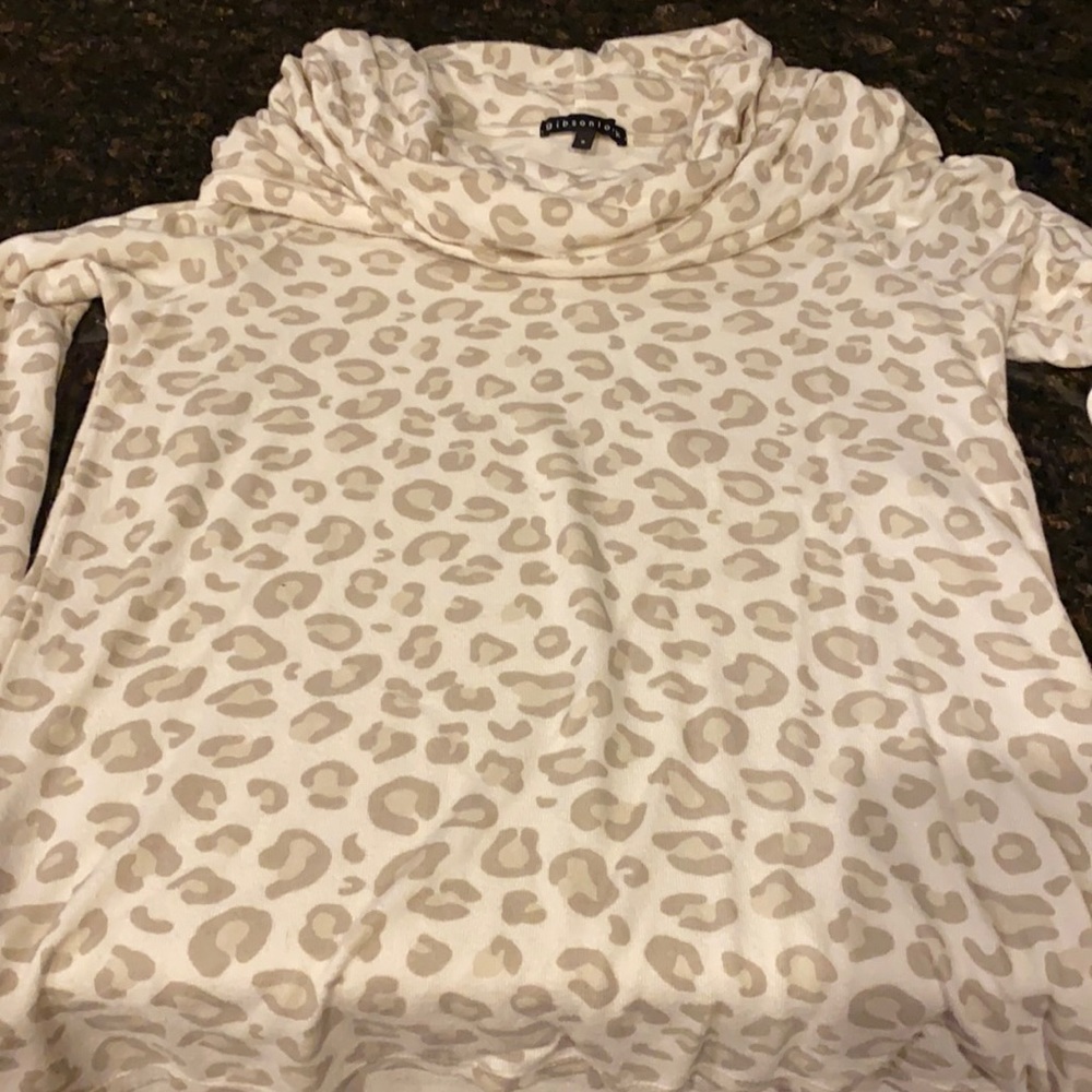 Gibson ladies S leopard print top